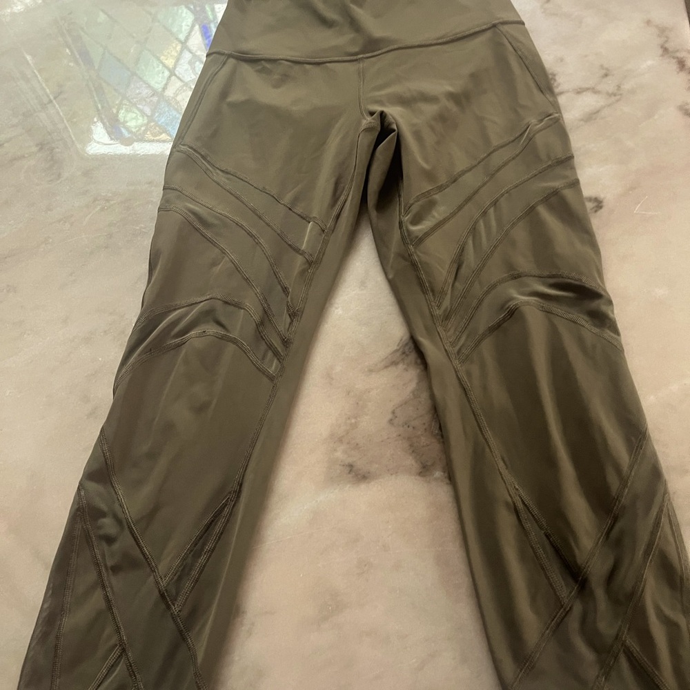 Lululemon joggers sz 8 Army Green